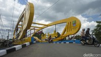 Diketahui jembatan tersebut rusak parah pada tahun 2021, jembatan tersebut merupakan penghubung jalan antara Tambun Selatan dan Tambun Utara. 