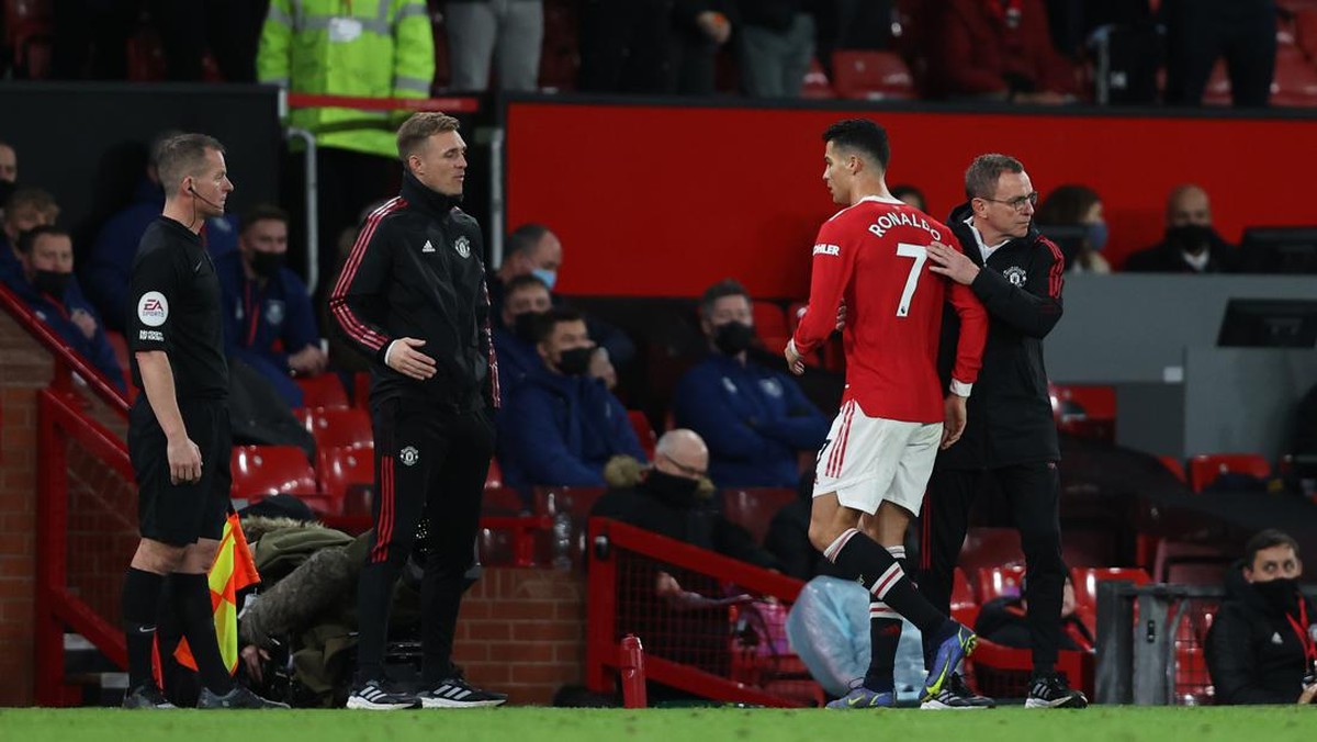 Manajer MU Ralf Rangnick dan Cristiano Ronaldo. (Foto: Clive Brunskill/Getty Images)