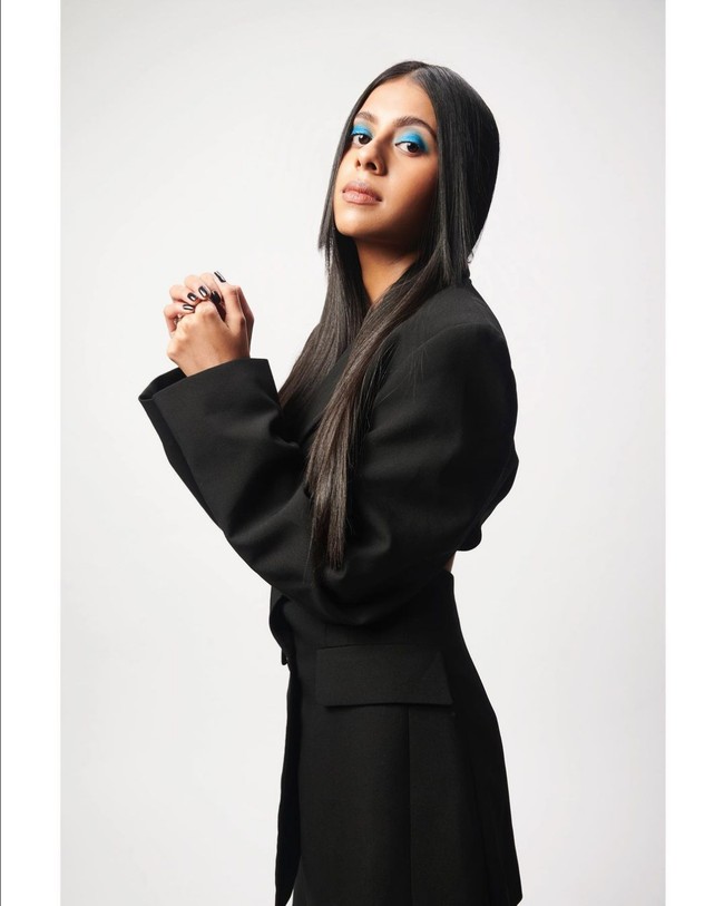 Dishani Chakraborty diketahui sedang mengenyam pendidikan akting di New York Film Academy. Foto: Instagram/@dishanichakraborty