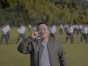 Jenderal Dudung Nyanyi dan Joget Ayo Kita Ngopi Bareng Prajurit