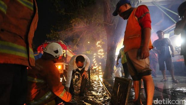 eri cahyadi cek banjir di surabaya