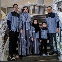 Keluarga Anang Hermansyah dan Ashanty melancong ke Turki dalam rangka liburan pergantian tahun sekaligus transplantasi rambut untuk Anang. Saat Malam Tahun Baru, mereka kompak pakai seragam bernuansa abu-abu dan hitam. (Foto: Instagram/@ashanty_ash)