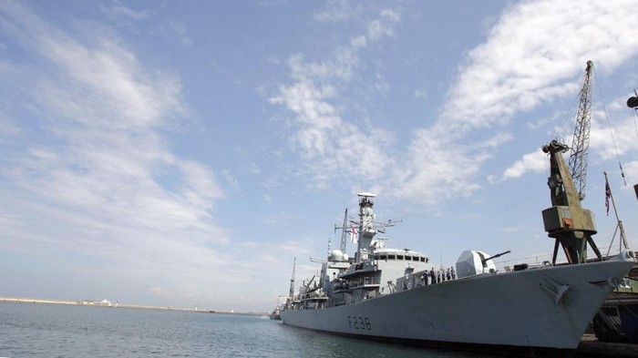 A view taken 06 may 2007 shows the Royal Navy frigate, HMS Northumberland, at dock in the port of Algiers. The frigate that arrived in Algiers on a three-day visit, carries over 200 personnel from various areas defence and government are expected to gather to view the ships sophistcated weapons and sensors including the state of the art Merlin helicopter.  
AFP PHOTO / FAYEZ NURELDINE (Photo by FAYEZ NURELDINE / AFP)