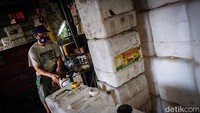 Karena fenomena ini, Presiden Jokowi meminta harga minyak goreng dikendalikan.