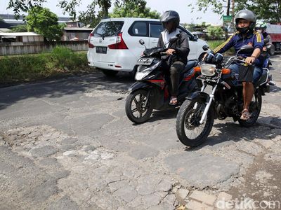 Menyusuri Jalan Kalimalang Tambun yang Rusak dan Bergelombang