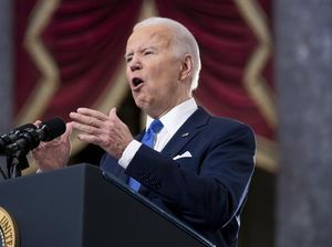 Serangan-serangan Biden ke Trump Diperingatan Setahun Penyerbuan Capitol