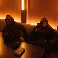 Siapa Julia Fox? Aktris 31 tahun itu lahir di Italia. Namun dia dibesarkan oleh ayahnya seorang di New York, Amerika Serikat. Ibu dan adiknya sendiri tetap berada di Italia. Foto: Dok. Instagram Interview Magazine