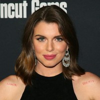 Kini melalui sebuah tulisan berjudul Date Night untuk majalah Interview, Julia Fox mengungkap hubungan cintanya dengan Kanye West. Julia mengaku dia dan Kanye bertemu pertamakali di malam Tahun Baru 2022 di Miami. Foto: dok. AFP