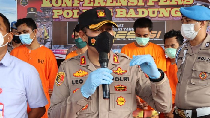 Kapolres Badung AKBP Leo Dedy Defretes saat jumpa pers kasus narkoba di Badung