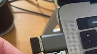 Slotnya sih ada dua, tapi nggak bisa dipakai barengan. Mungkin mesti beli adapter lagi. Foto: Dok. Brightside