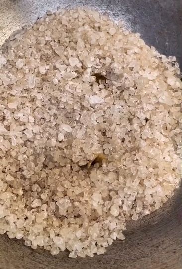 Masak Kerupuk Di Atas Garam