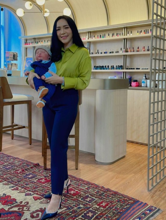 Berkat kelebihan yang dimilikinya, Furi Harun masuk ke dalam komunitas Ghost Hunter International. Namun diakui Furi bahwa ia tidak aktif mengikuti kegiatan di komunitas tersebut. Karena aksi-aksinya lumayan ekstrim, maka Furi harus memagari diri sendiri agar tidak diserang. Foto: Dok. Instagram @bonekafuriharun