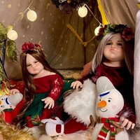 Furi Harun juga membuka kolaborasi dengan sesama kolektor boneka arwah, untuk mengeluarkan tema tertentu. Seperti di foto ini Furi berkolaborasi dengan tema spesial Natal. Foto: Dok. Instagram @bonekafuriharun