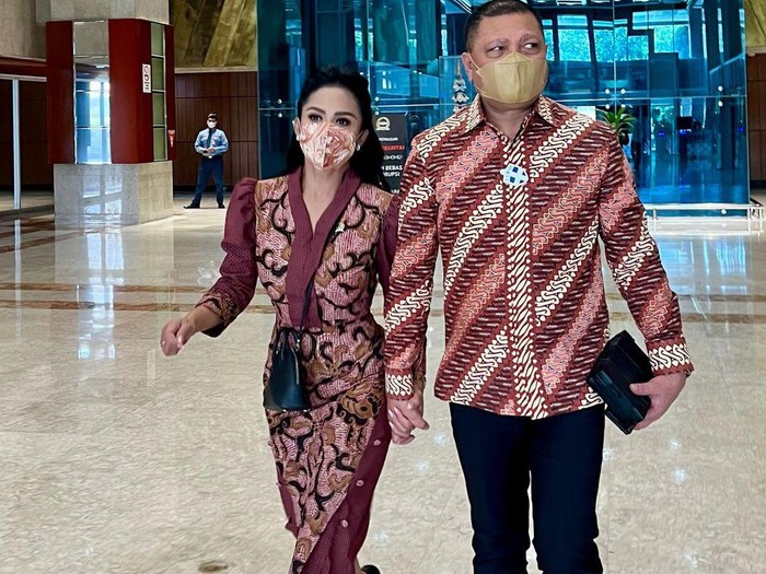 Krisdayanti dan Raul Lemos