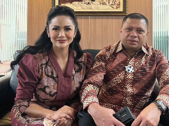 Krisdayanti dan Raul Lemos
