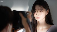 Kwon Nara punya tubuh dan wajah yang mungil. Rambut panjangnya merupakan salah satu signature dari sang aktris. (Foto: dok. Instagram @hv_nara)  