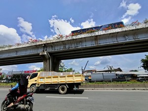 Pemotor Jatuh Ditabrak Mobil, Ini Peruntukan Flyover Pesing