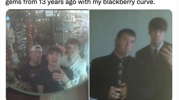 Netizen ini memamerkan foto yang diambilnya dengan BlackBerry Curve pada 13 tahun lalu. Foto: Twitter