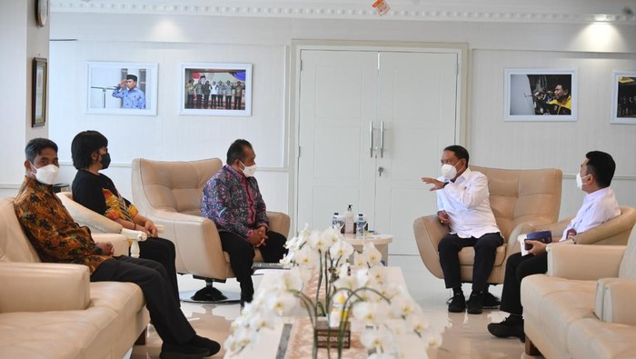 Menpora Zainudin Amali bertemu Rektor Unnes Fathur Rokhman membicarakan DBON, Jumat (7/1/2022) siang WIB.