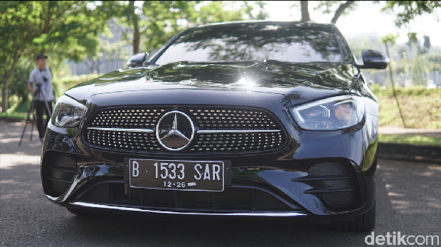 Mercedes-Benz E 300 AMG Line Mercedes-Benz E 300 AMG Line