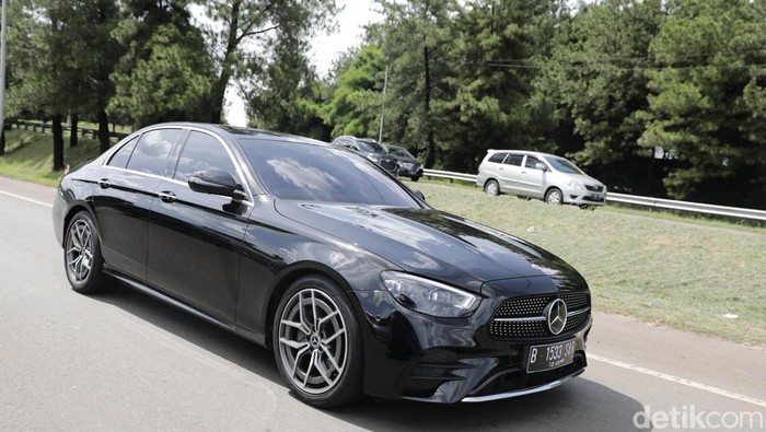 Mercedes-Benz E 300 AMG Line