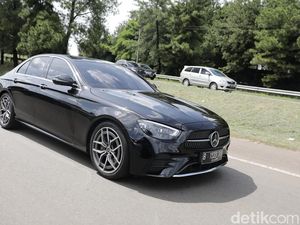 Seberapa Irit Konsumsi Bensin Mercedes-Benz E 300 AMG Line Buatan Wanaherang?