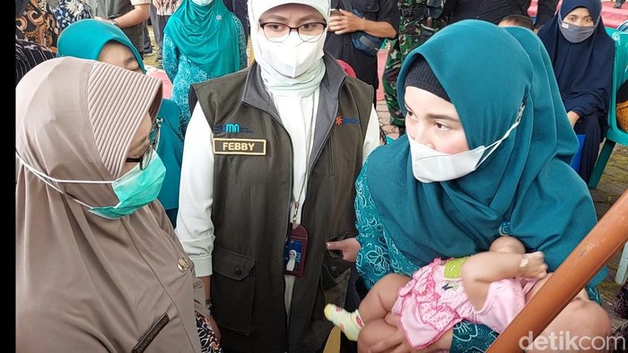 Momen Chacha Frederica Timbang Balita, Soroti Tingginya Stunting di Kendal