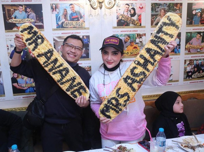 Momen Kuliner Ashanty Ashanty dan keluarga saat kulineran di Turki selama liburan.