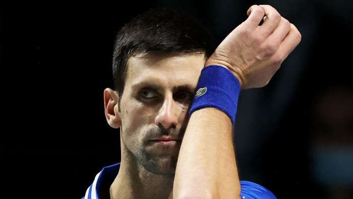 MADRID, SPAIN - DECEMBER 03: Novak Djokovic of Serbia shows his dejection during the singles match against Marin Cilic of Croatia during the Davis Cup semi final between Serbia and Croatia at Madrid Arena on December 03, 2021 in Madrid, Spain. (Photo by Clive Brunskill/Getty Images)