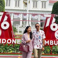 Mengakhiri masa lajangnya di usia 39 tahun, Olivia Zalianty kini tampaknya sedang menikmati status barunya sebagai seorang istri. Di akun Instagram pribadinya, Olivia terlihat beberapa kali mengunggah fotonya saat bersama sang suami. Foto: Instagram/@oliviazallianty