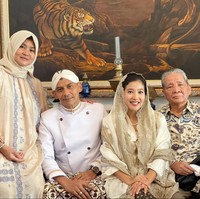 Pada Tahun Baru Islam 2021 Olivia Zalianty  terlihat merayakannya bersama sang suami dan keluarga. Keluarganya tampak bahagia bersama. Foto: Instagram/@oliviazallianty