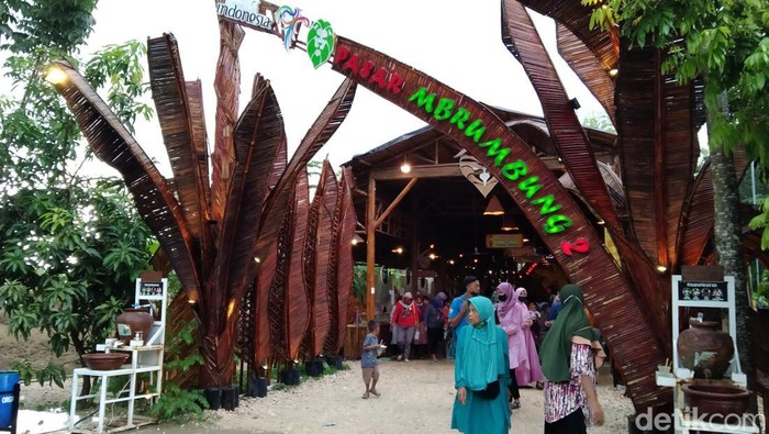 Pasar Mbrumbung Rembang