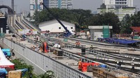 LRT lintas 1 atau Cawang-Cibubur, Cawang-Dukuh Atas, dan Cawang-Bekasi Timur akan melintasi 18 stasiun. Pada pembangunan pertama, jalur kereta merentang sepanjang 44 kilometer.