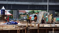 Nantinya terdapat 18 stasiun LRT Jabodebek yang melayani masyarakat yaitu Stasiun Dukuh Atas, Setiabudi, Rasuna Said, Kuningan, Pancoran, Cikoko, Ciliwung, Cawang, TMII, Kampung Rambutan, Ciracas, Harjamukti, Halim, Jatibening Baru, Cikunir I, Cikunir II, Bekasi Barat, dan Jatimulya.