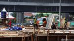 Super Sibuk, Para Pekerja Terus Selesaikan Depo LRT Bekasi