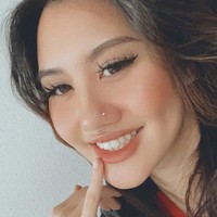 Setiap wanita menginginkan penampilan yang awet muda seiring dengan bertambahnya usia. Tapi ternyata wajah yang tak sesuai usia tak selalu menguntungkan seperti yang dicurhatkan seorang model berpenampilan 20 tahun lebih muda ini.Foto: Instagram @xoprincessapril