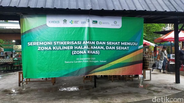Tak hanya menjadi tempat nongkrong yang asyik, Rasuna Garden juga ditetapkan sebagai Kawasan Halal Aman dan Sehat (KHAS). (Tasya Khairally/detikcom) Tak hanya menjadi tempat nongkrong yang asyik, Rasuna Garden juga ditetapkan sebagai Kawasan Halal Aman dan Sehat (KHAS). (Tasya Khairally/detikcom)