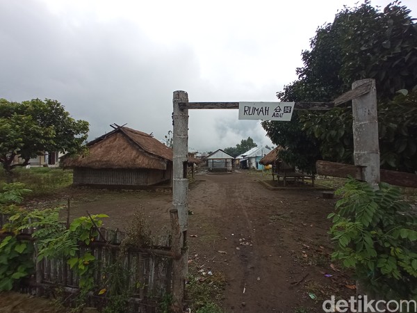 Sang mangku gunung memiliki rumah adat yang sakral dan masih digunakan sampai saat ini. (Bonauli/detikcom) Sang mangku gunung memiliki rumah adat yang sakral dan masih digunakan sampai saat ini. (Bonauli/detikcom)