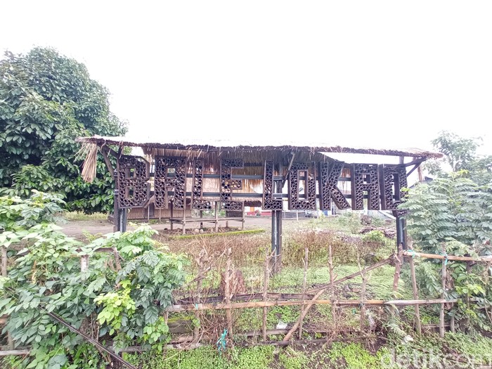 Rumah adat pemangku gunung di Sembalun