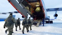 Rusia mengirimkan pasukan ke Kazakhstan, Kamis (6/1/2022) waktu setempat. Russian Defense Ministry Press Service via AP.