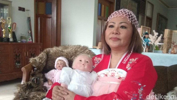 Sandra Susan koleksi ratusan boneka.