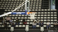 Adapun Bali mendapat kapasitas lebih besar yaitu 50 persen karena kapasitas GOR lebih kecil. Selain itu IBL juga terus melihat status lonjakan COVID-19 di daerah tersebut. 