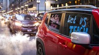 Pembatalan pembelajaran tatap muka di Chicago ini disinyalir karena gagalnya kesepakatan dengan serikat guru mengenai protokol keselamatan Covid-19 di distrik sekolah terbesar ketiga di Amerika Serikat.  