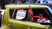 Kendati demikian Amerika Serikat saat ini kembali dilanda gelombang kasus COVID-19. Tercatat mencatat 1.082.549 kasus dalam kurun waktu 24 jam pada Senin (3/1/2022).  