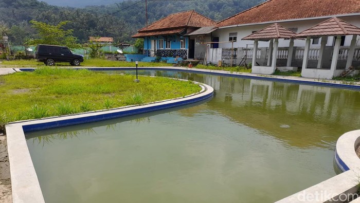 Tempat wisata di Sumedang kondisinya memprihatinkan.