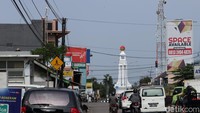 Sudah banyak traveler yang memposting foto tugu ini di media sosial mereka. Tugu ini dibuat untuk mengenalkan bahwa Majalengka sebagai salah satu kabupaten penghasil mangga gedong gincu yang terkenal nikmat. (Bima Bagaskara/detikTravel)