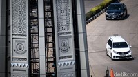 Renovasi tugu Pamulang ini dilakukan usai dikritik warganet karena beda dengan desain. 