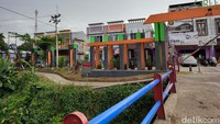 Kecelakaan terjadi di Jalan Green Pitara, Kelurahan Cipayung, Kecamatan Cipayung, Kota Depok pada Rabu (5/1) sore. (Nahda RU/detikcom)