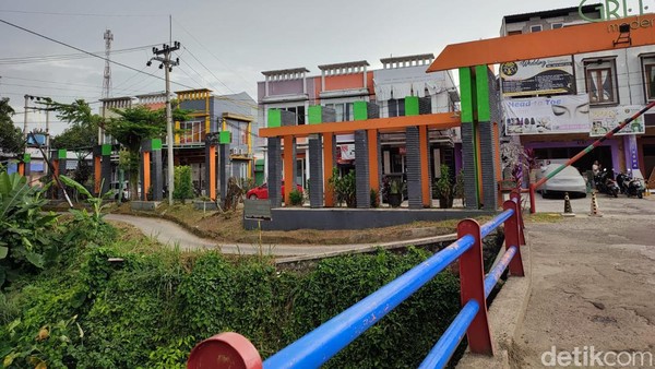 Foto Lokasi Ibu-ibu Terperosok Kali Pitara Depok, Tak Ada Pembatas