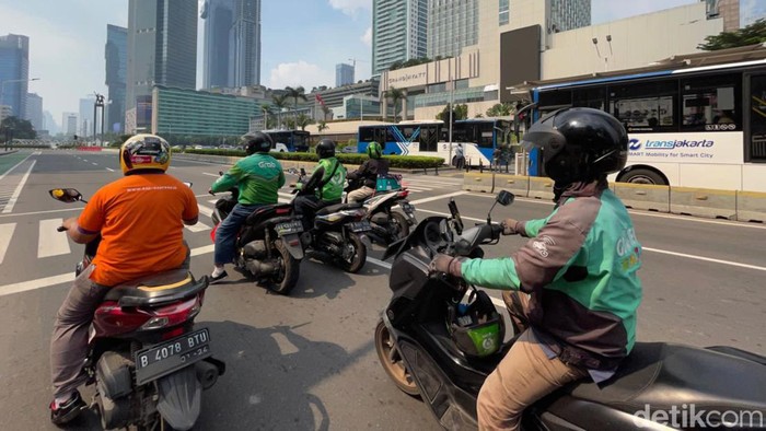 Situasi Covid-19 di Jakarta disebut memburuk pasca masuknya virus Corona varian Omicron yang diyakini lebih cepat menular dari varian sebelumnya, Jumat, (7/1/2022).